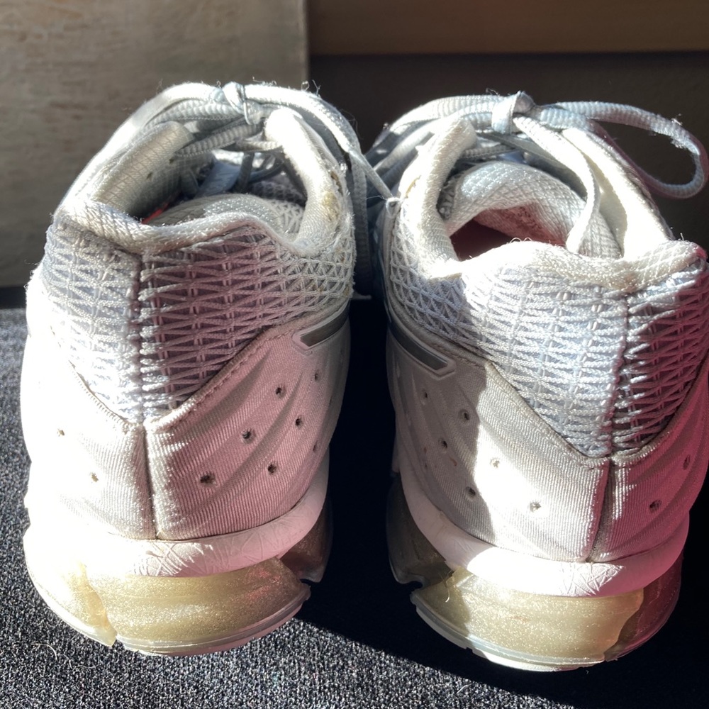 Running Shoes - Picture 3 of 4